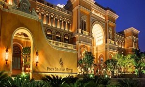 Four Seasons Macau gets robbed, the police arrest 4 suspects and recover the HK$3,100,000 in chips and cash. 